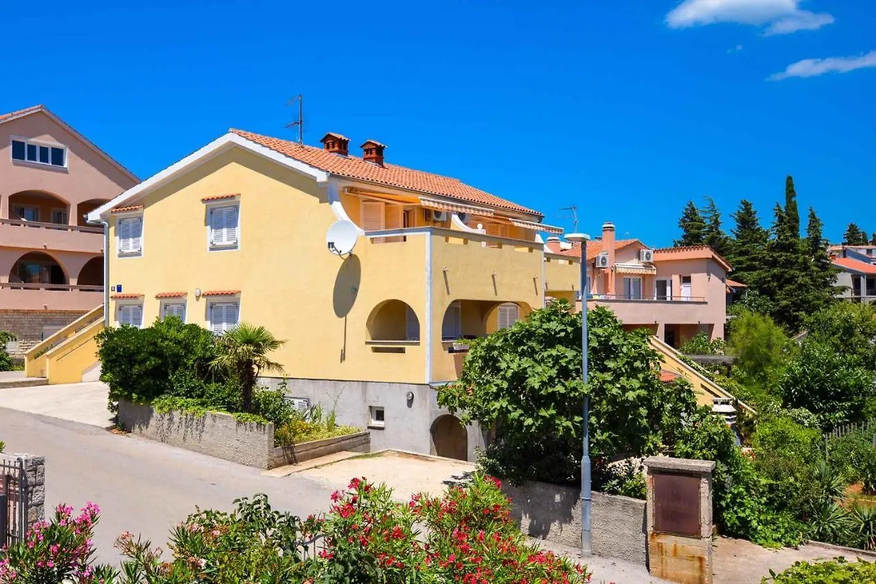 Apartment In Kornic - Insel Krk 42615