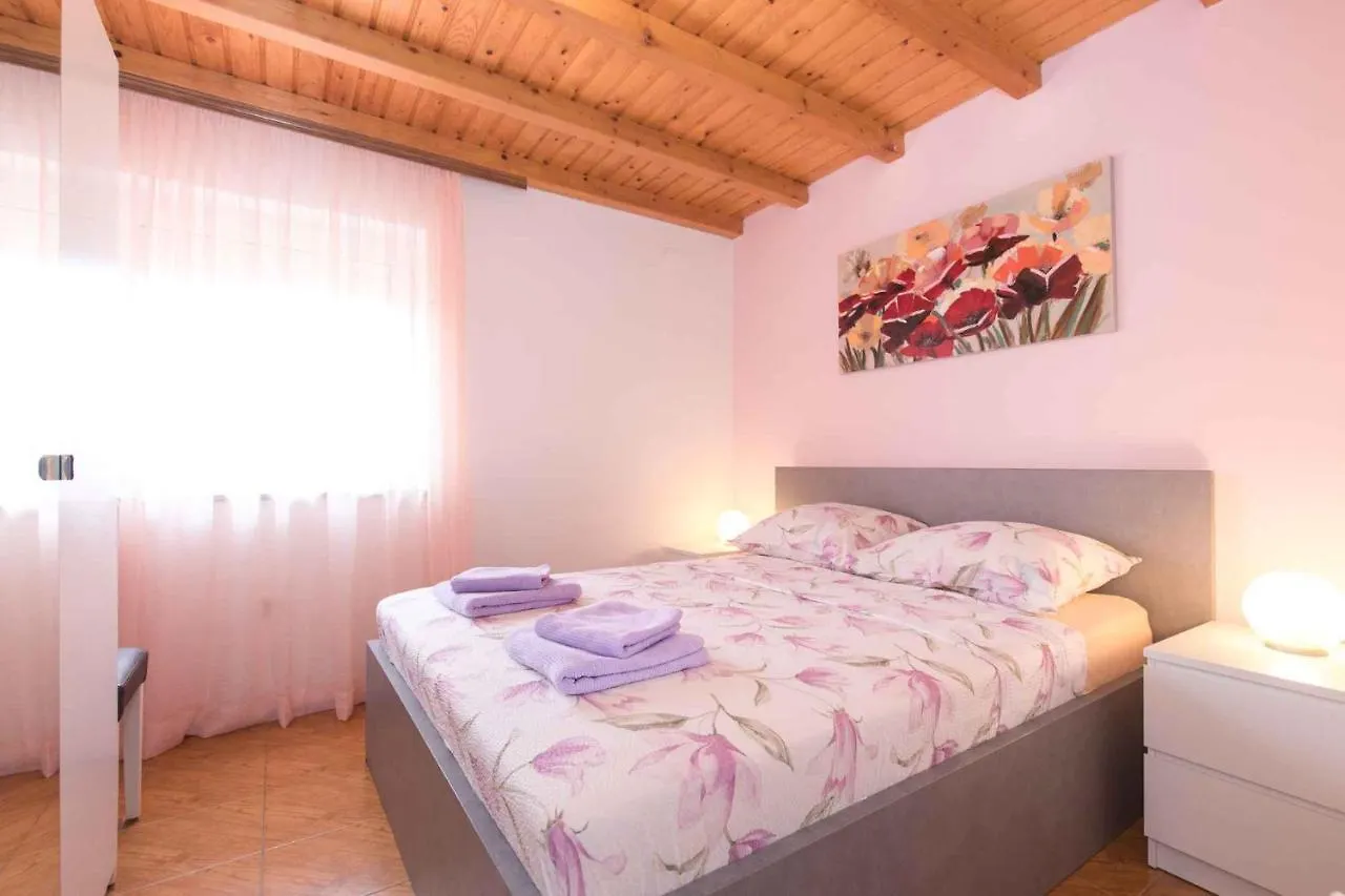 Apartment In Kornic - Insel Krk 42615