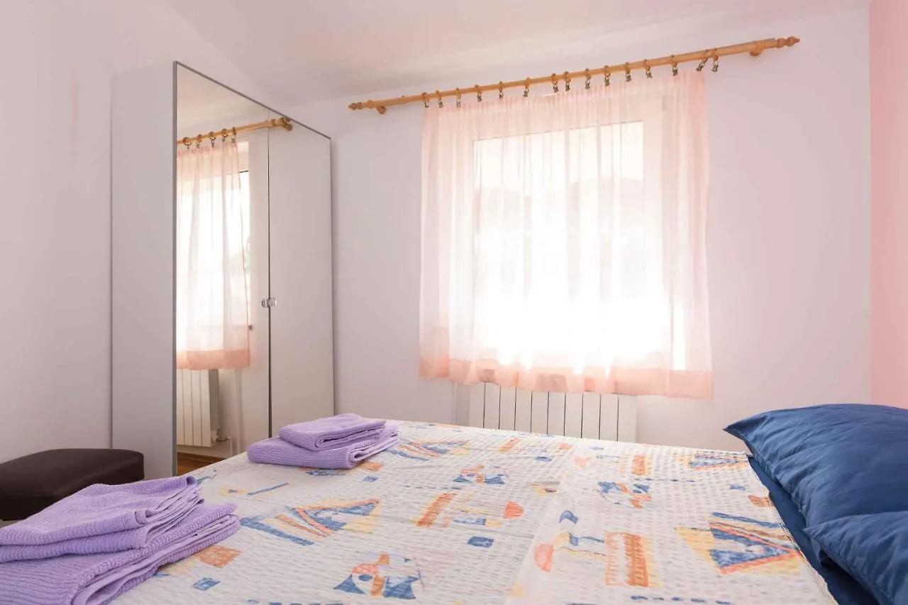 Apartment In Kornic - Insel Krk 42615