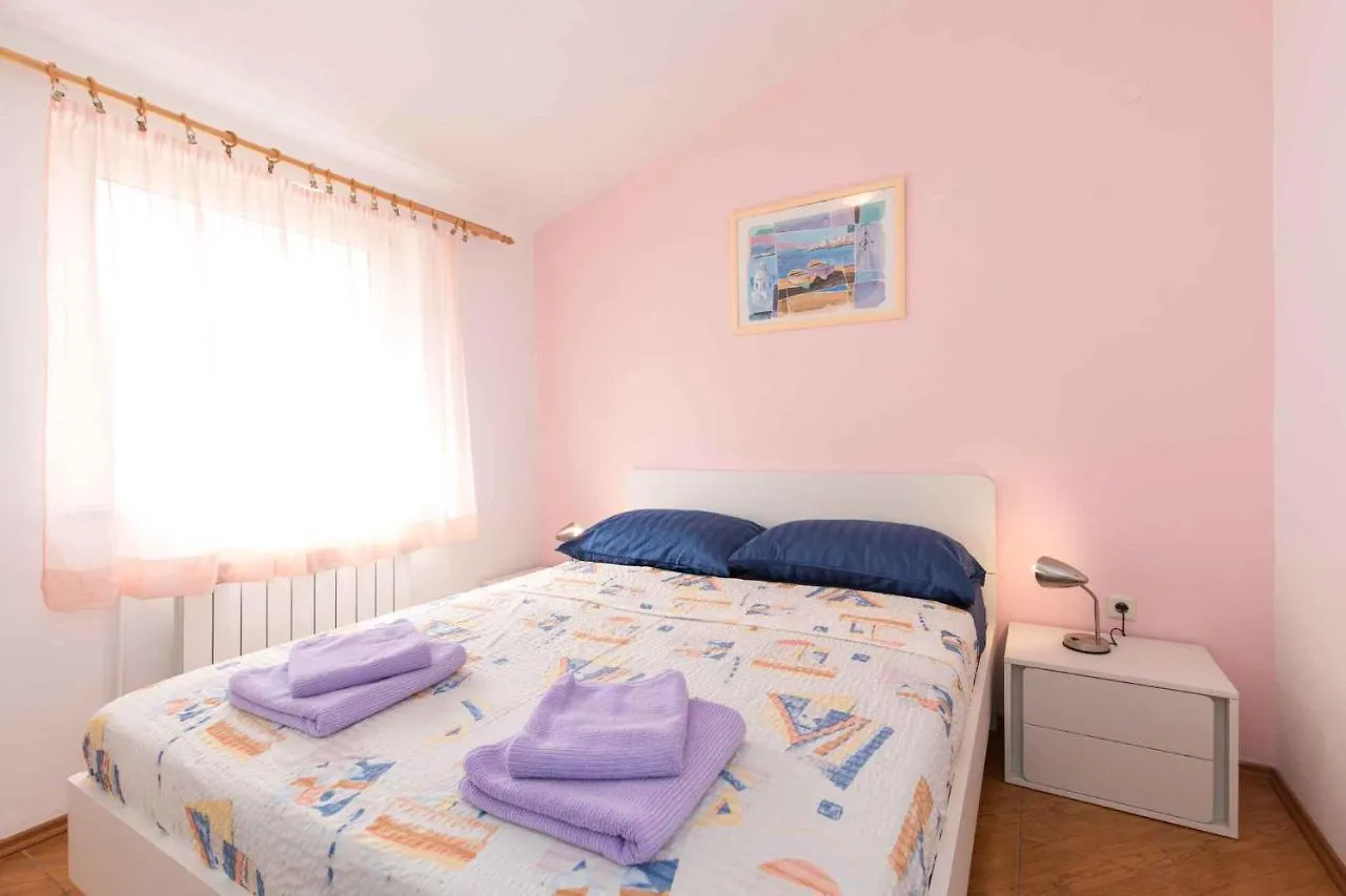 Apartment In Kornic - Insel Krk 42615